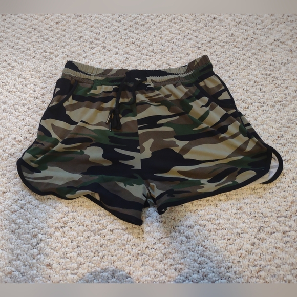 Camouflage Shorts - Picture 11 of 13